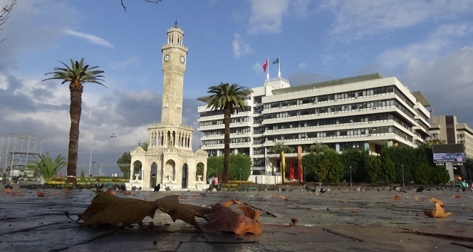 Yeni yılın ilk gününde İzmir'de sessizlik hakim oldu