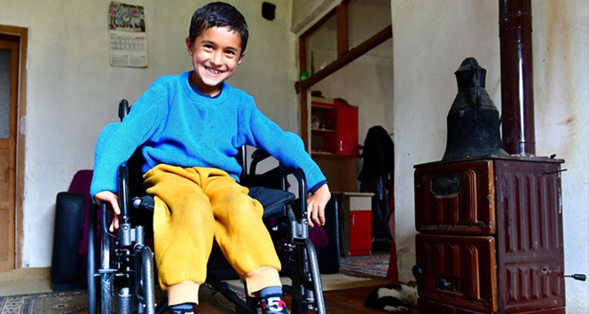 Yeşilyurt'ta engelli çocuğa engelli araç hediyesi