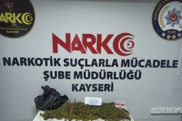 Yolcu otobüsüne uyuşturucu operasyonu: 2 kilo kubar esrar ele geçirildi