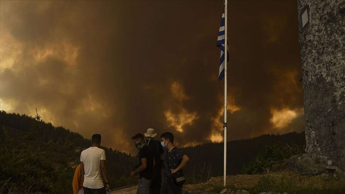 Yunanistan'ın Zakinthos Adası'nda yangın söndürme uçağı düştü